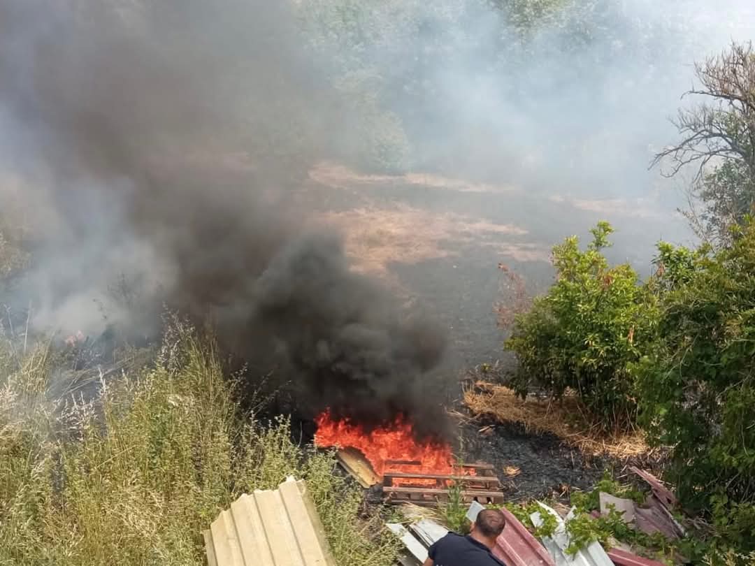 Hatay’ın Defne ilçesine bağlı Subaşı Mahallesi’nde meydana gelen bahçe yangını,