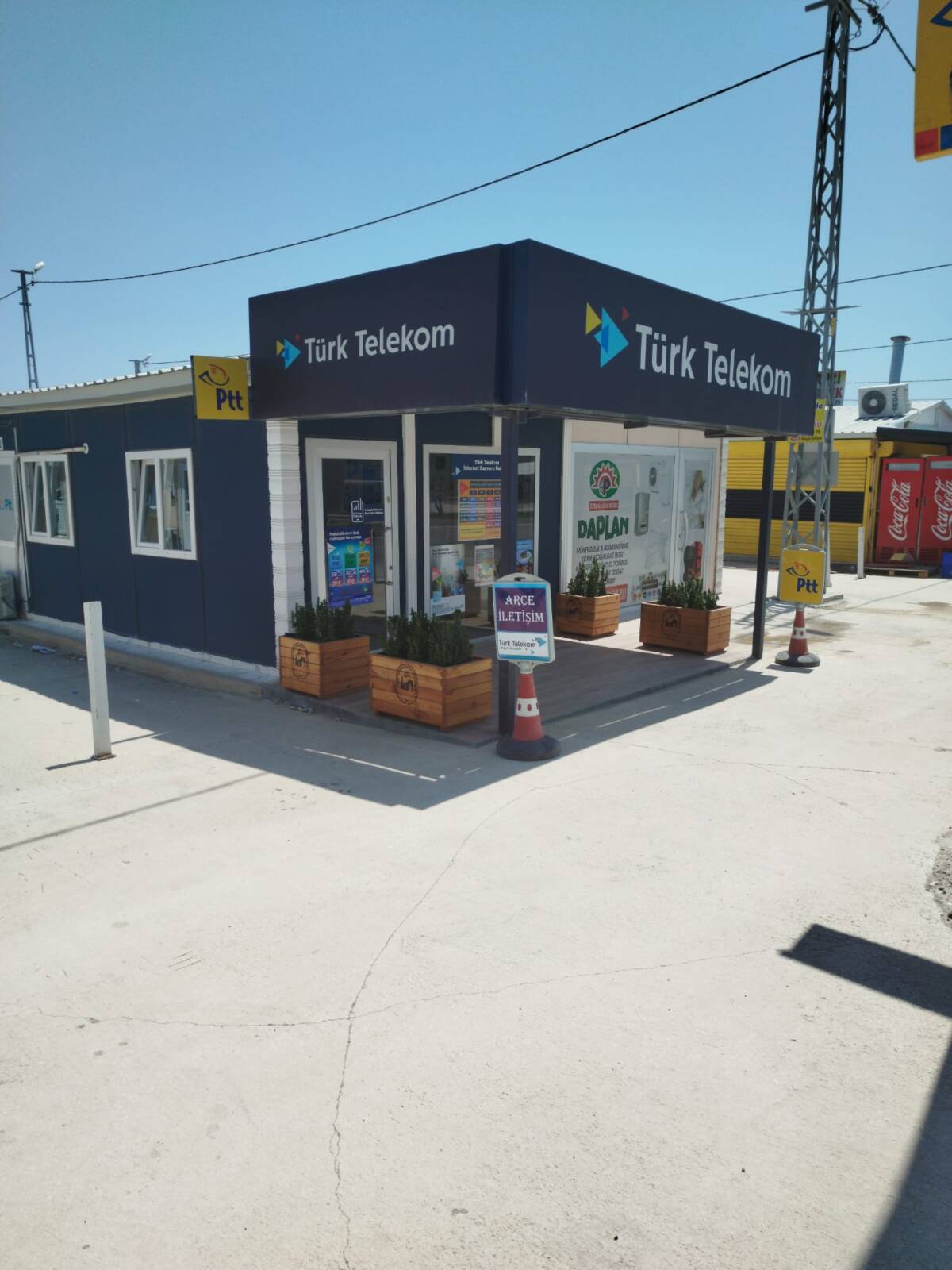 Hatay Çekmece-3 bölgesinde, Artes Hotel yakınında kurulan İstanbul-Hatay Kardeşlik Çarşısı’nda