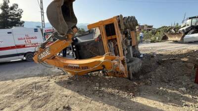 Hatay’ın Defne ilçesinde, Toygarlı Mahallesi’nde meydana gelen trafik kazasında 3