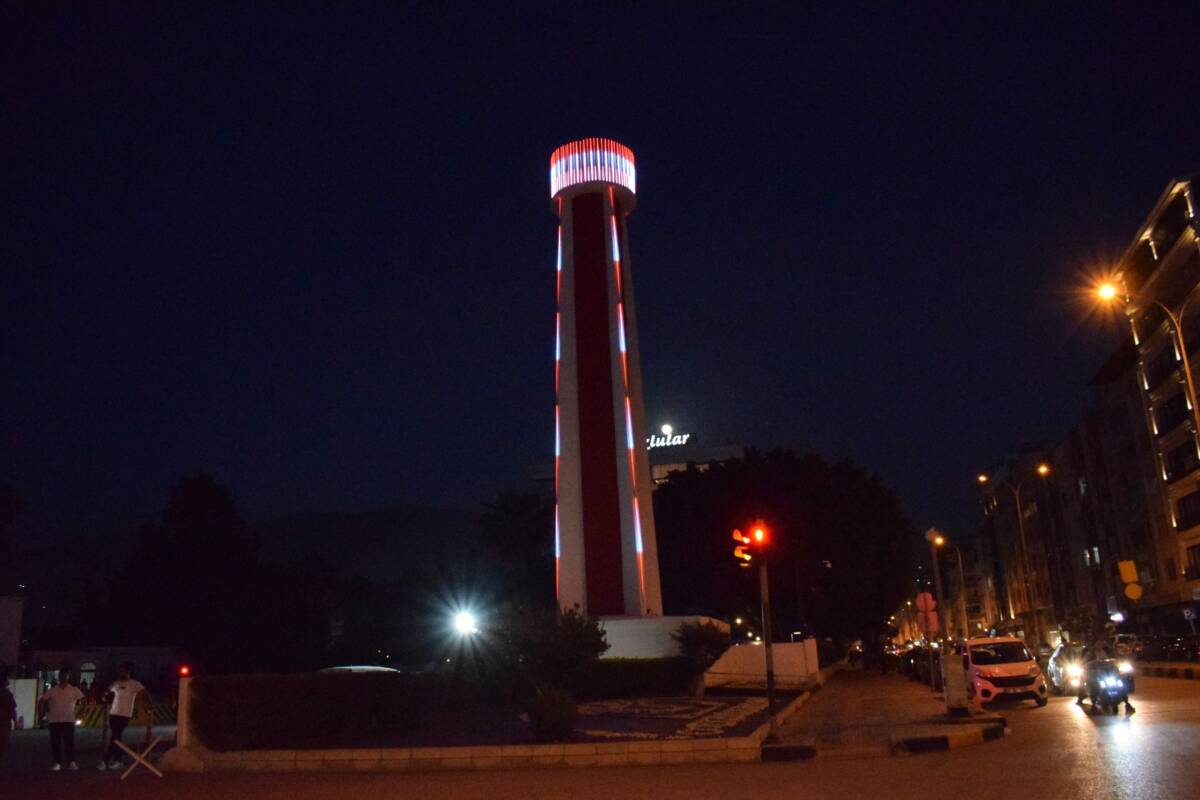 İskenderun’un simgelerinden biri olan tarihi Fener Kulesi, Hatay Büyükşehir Belediyesi