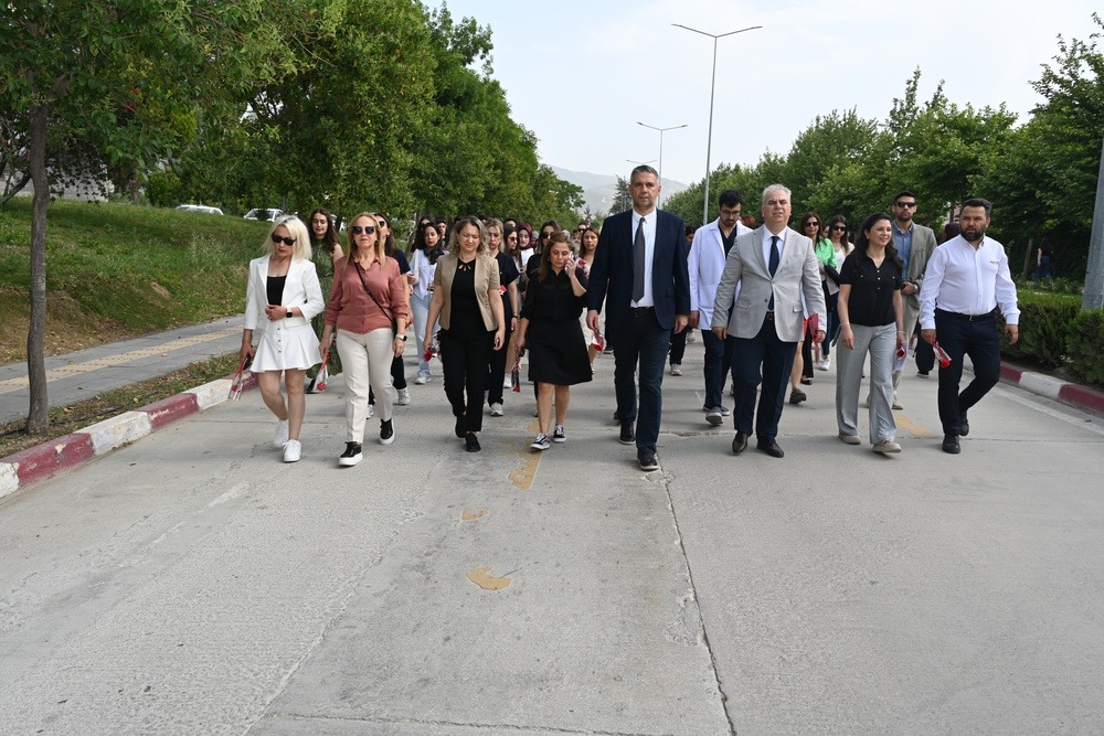 Hatay Mustafa Kemal Üniversitesi Hastanesi hemşireleri, Hemşirelik Haftası dolayısıyla anlamlı