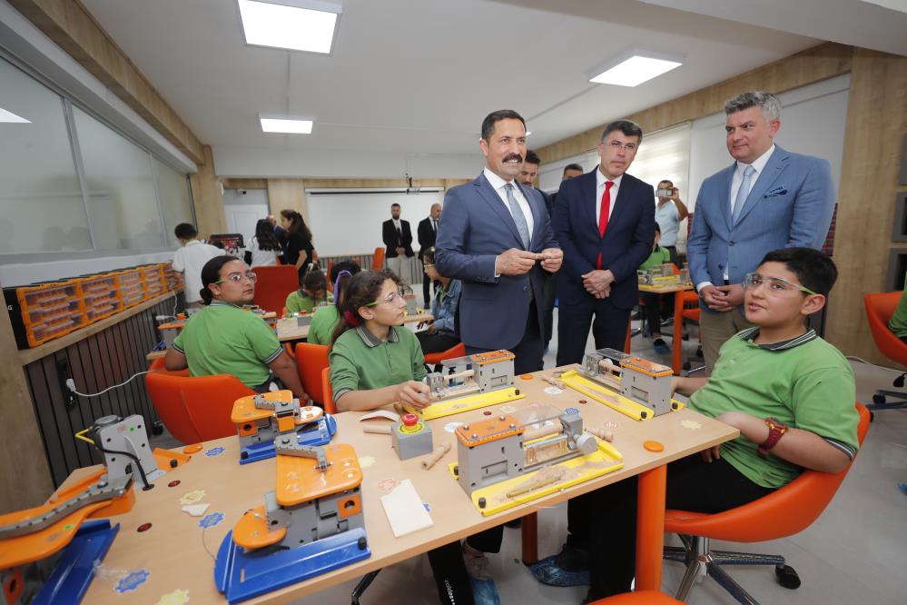 Depremin en çok etkilediği illerden Hatay’da, öğrencilerin teknolojik ve bireysel