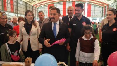 Hatay’ın Antakya ilçesinde Engelliler Haftası kapsamında düzenlenen etkinlikte, depremzede engelli