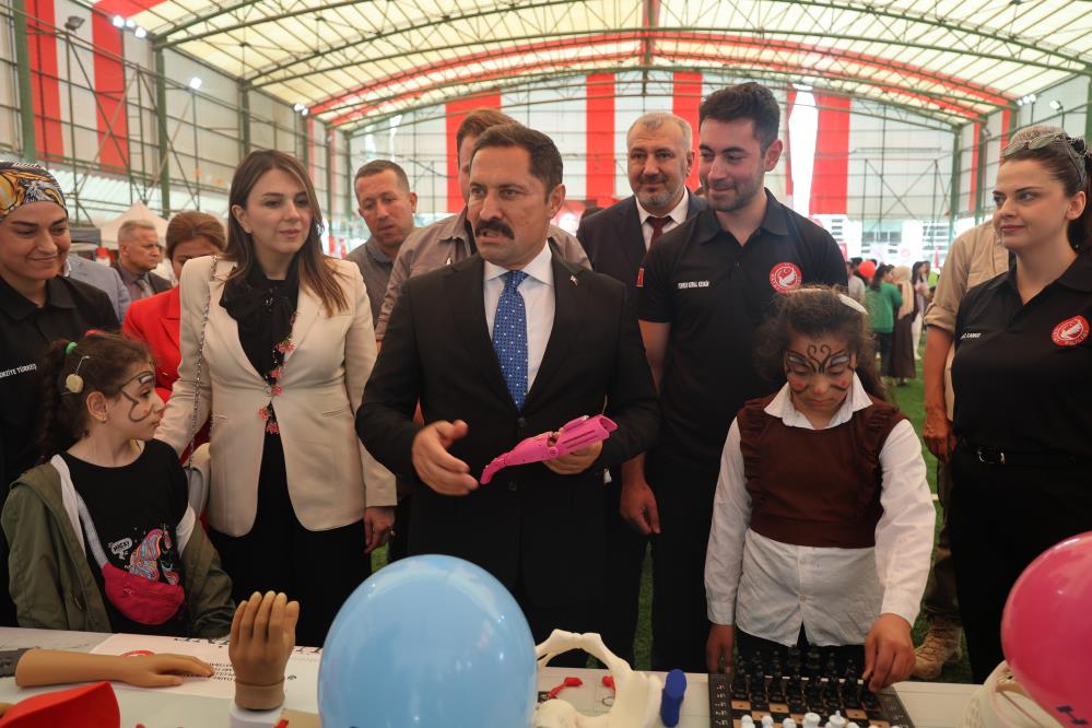 Hatay’ın Antakya ilçesinde Engelliler Haftası kapsamında düzenlenen etkinlikte, depremzede engelli