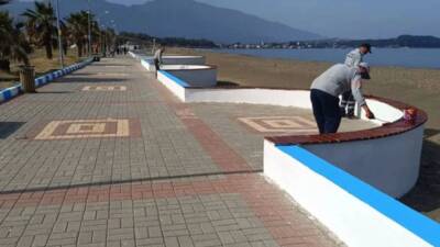 Arsuz Belediyesi, ilçeyi yaz sezonuna hazırlamak için kendi imkânlarıyla estetik