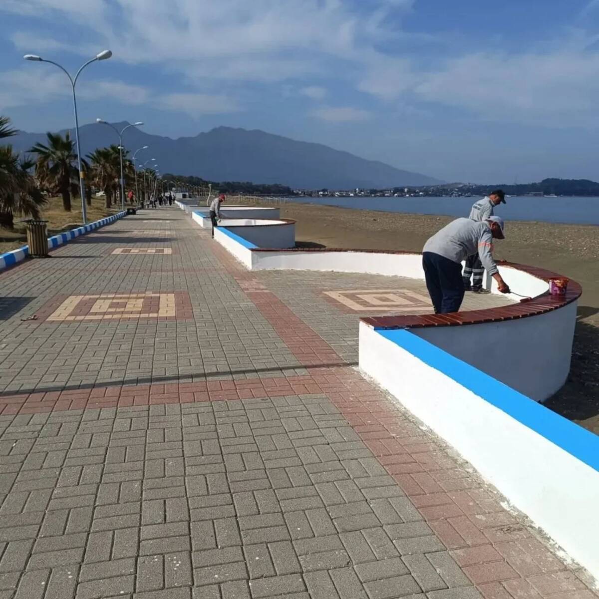 Arsuz Belediyesi, ilçeyi yaz sezonuna hazırlamak için kendi imkânlarıyla estetik