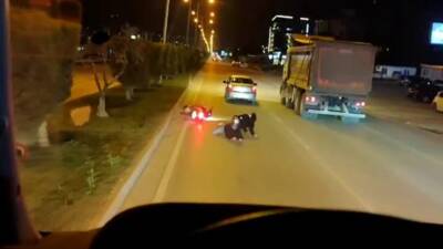 Hatay’ın Antakya ilçesinde sollama yapan otomobilin motosiklete çarpması sonucu 2