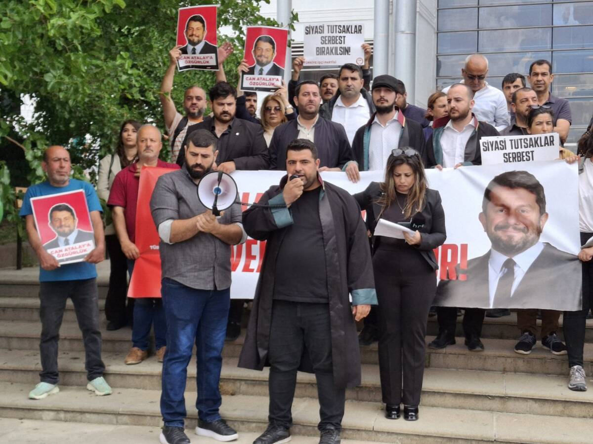 Tutukluluğunun ikinci yılında Hatay Adliyesi önünde bir araya gelen TİP