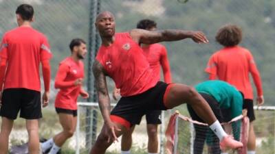 Ligde kalma umutlarını yitiren Hatayspor’da forvet alarmı! Strandberg’in kırmızı kart