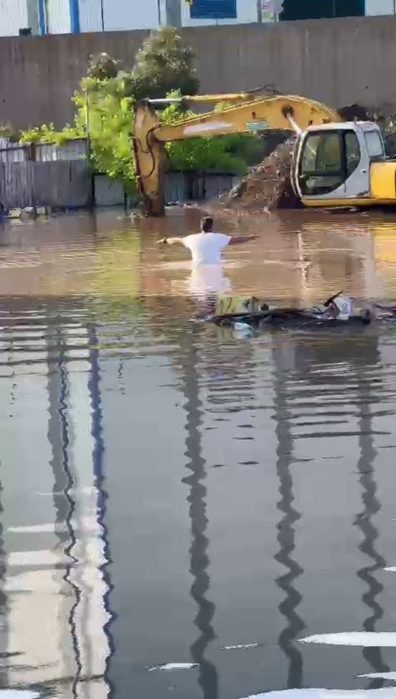 Hatay’ın Payas ilçesinde gece saatlerinde etkili olan sağanak yağış, bir