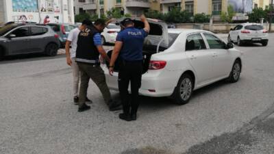 Hatay’ın Dörtyol ilçesinde gerçekleştirilen huzur ve güven uygulamasında, polis ekipleri