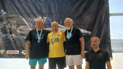 Antakyalı milli yüzücü Kamil Köseoğlu, Türkiye Yüzme Federasyonu’nun Antalya’da düzenlediği