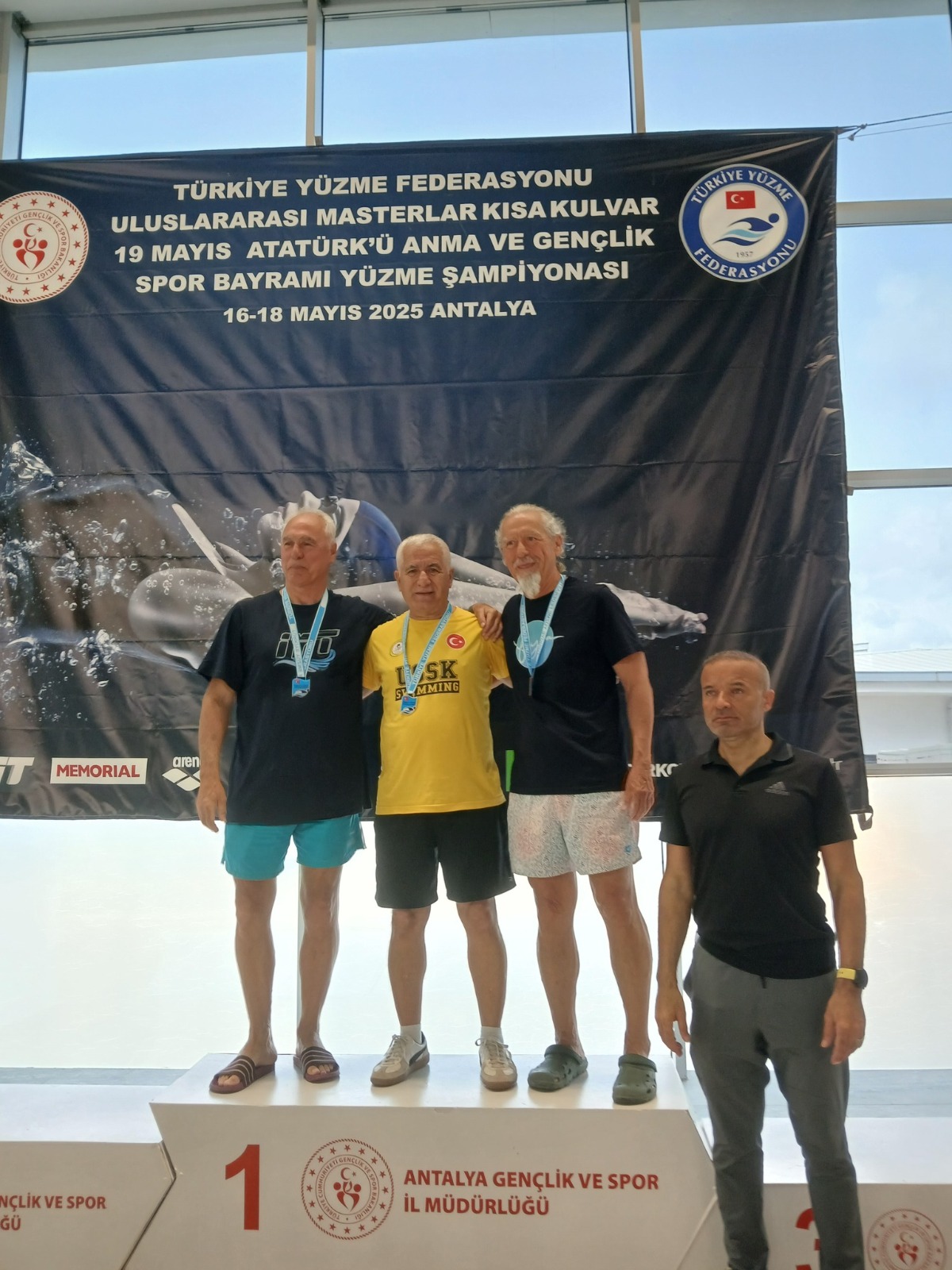 Antakyalı milli yüzücü Kamil Köseoğlu, Türkiye Yüzme Federasyonu’nun Antalya’da düzenlediği