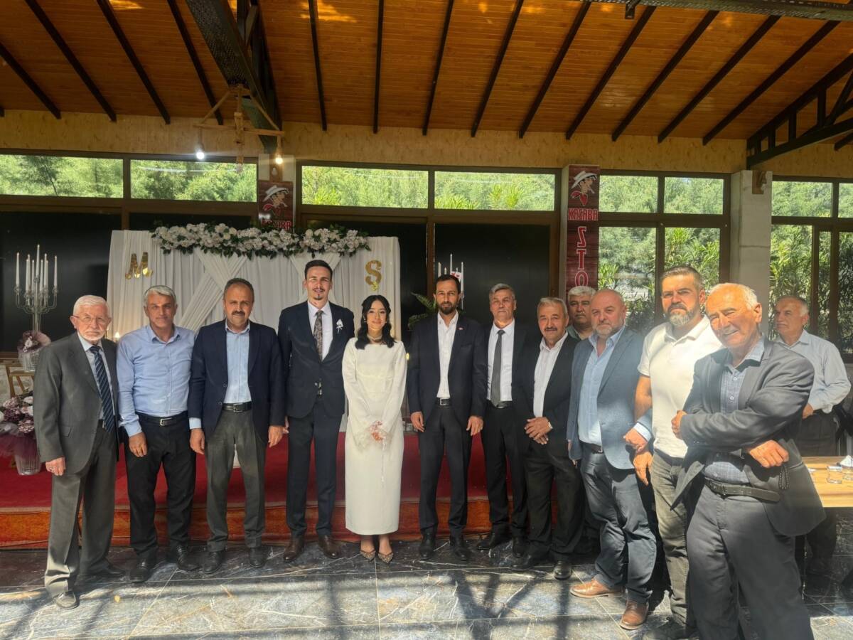 Yayladağı Belediyesi’nde görev yapan iki genç personel, mesai arkadaşlığını hayat