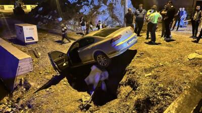 Hatay’ın İskenderun ilçesinde, navigasyon cihazının yönlendirmesiyle seyreden bir otomobil, yıkımı