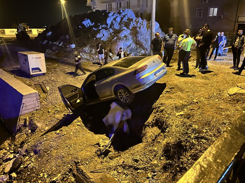 Hatay’ın İskenderun ilçesinde, navigasyon cihazının yönlendirmesiyle seyreden bir otomobil, yıkımı
