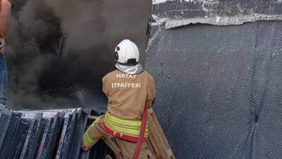 Hatay’ın Antakya ilçesi Serinyol Mahallesi’nde bulunan bir inşaat sahasında yangın