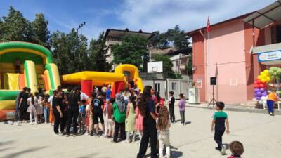 Hatay’ın Antakya ilçesine bağlı Üçgedik Mahallesi’nde bulunan Üçgedik İlkokulu ve