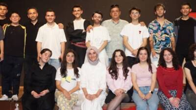 Hatay Fen Lisesi öğrencilerinden oluşan tiyatro ekibi, Mersin’de düzenlenen “Ahilik