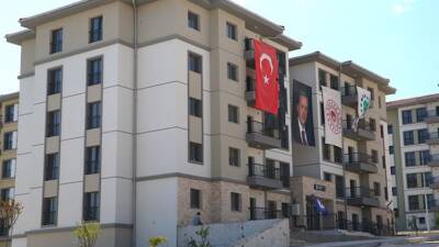 Gülderen Mahallesi’ndeki TOKİ deprem konutlarında aidat belirsizliği sürüyor. Teslim edilmeyen