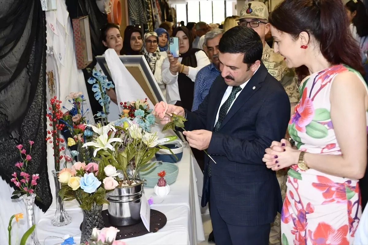 Hatay’ın Belen ilçesinde, yıl boyunca gerçekleştirilen halk eğitimi kurslarının ürünleri,