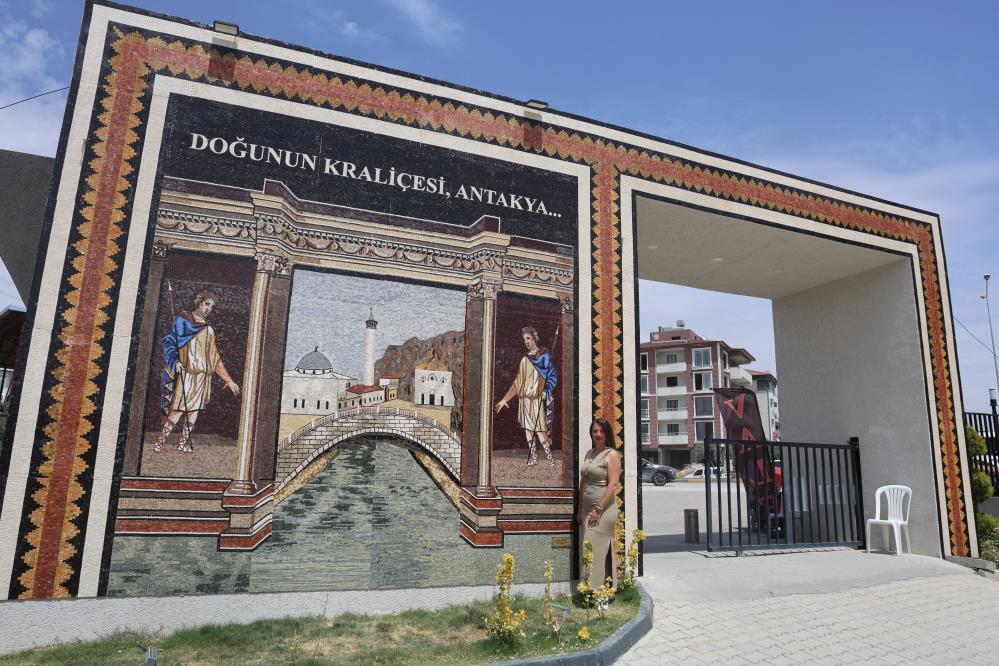 Depremin izlerini sanatla silen Hatay’da mozaik sanatçısı Serap Akgöl, kültürel