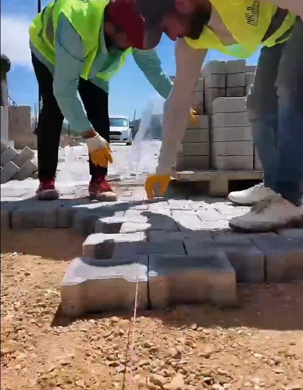 Antakya’da havaların ısınmasıyla birlikte Antakya Belediyesi, kent genelinde 95 mahallede