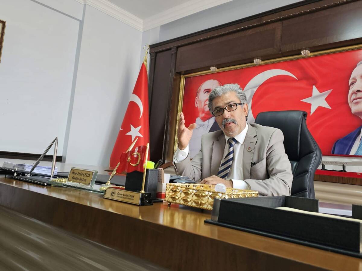 Kırıkhan Belediye Başkanı AKP’li Ömer Erdal Çelik’in şehir dışına çıkışı