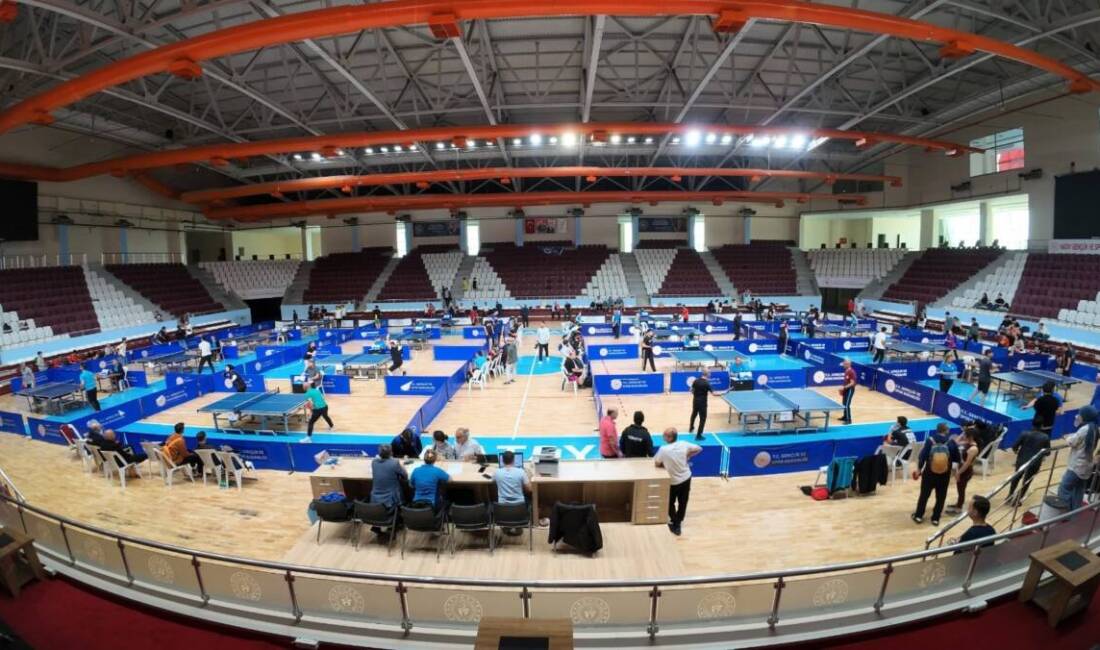 Hatay’da Raketler Konuştu: 174 Sporcu Turnuvada Buluştu Hatay Büyükşehir Belediyesi (HBB), sporu tabana yaymak ve her yaştan