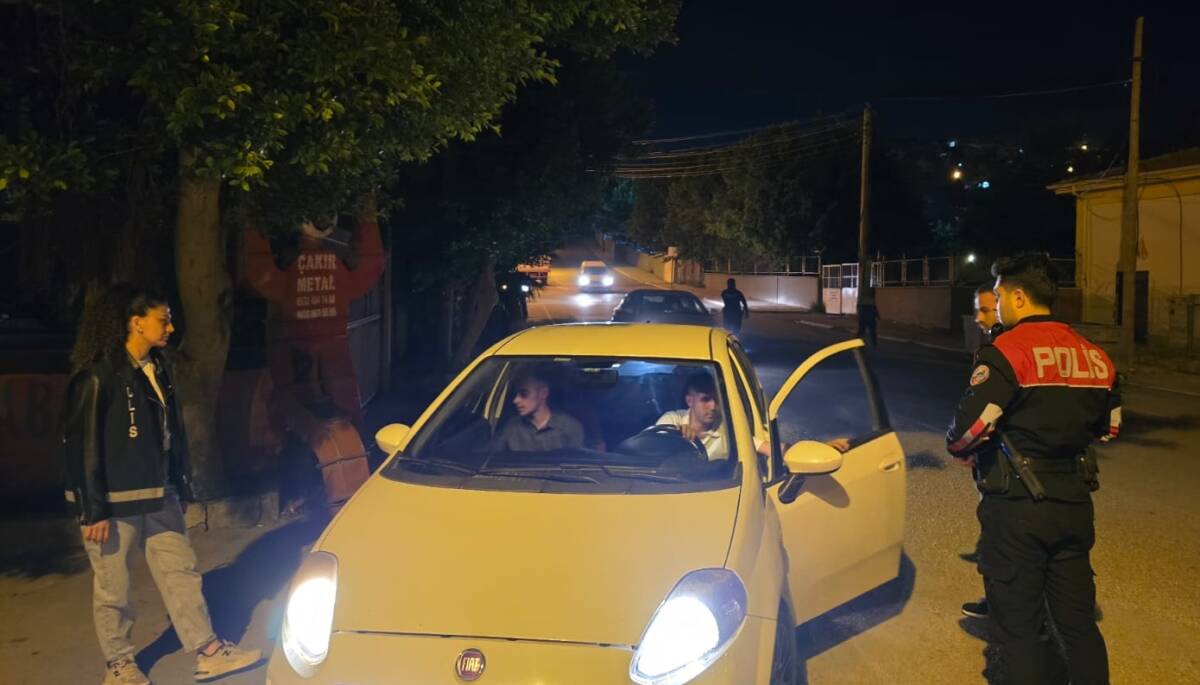 Hatay’ın İskenderun ilçesinde polis ekipleri tarafından gerçekleştirilen huzur ve güven