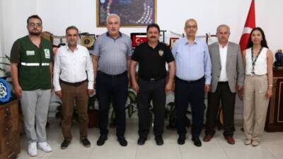 Yeşilay Hatay Şube Başkanı İbrahim Kuyubaşıoğlu ve yönetim kurulu üyeleri,