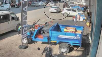 Altınözü’nde caddeye aniden fırlayan çocuğa otomobil çarptı. Yaralı çocuk hastaneye