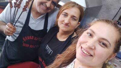 Depremle sarsılan Hatay’da, 36 yıllık ciğer ustası Savaş Yasinoğlu, “sevgi