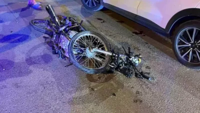 Hatay’ın Dörtyol ilçesinde otomobil ile motosikletin çarpışması sonucu meydana gelen