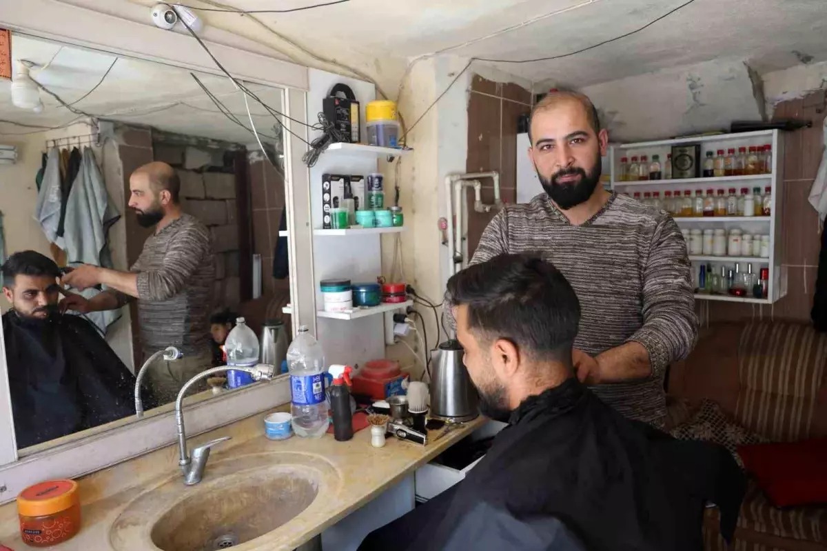 Suriye’deki iç savaştan kaçarak Hatay’a yerleşen ve depreme rağmen mesleğini