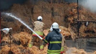 Hatay’ın Antakya ilçesine bağlı Büyükdalyan Mahallesi’nde bir çiftlikte samanlıkta yangın