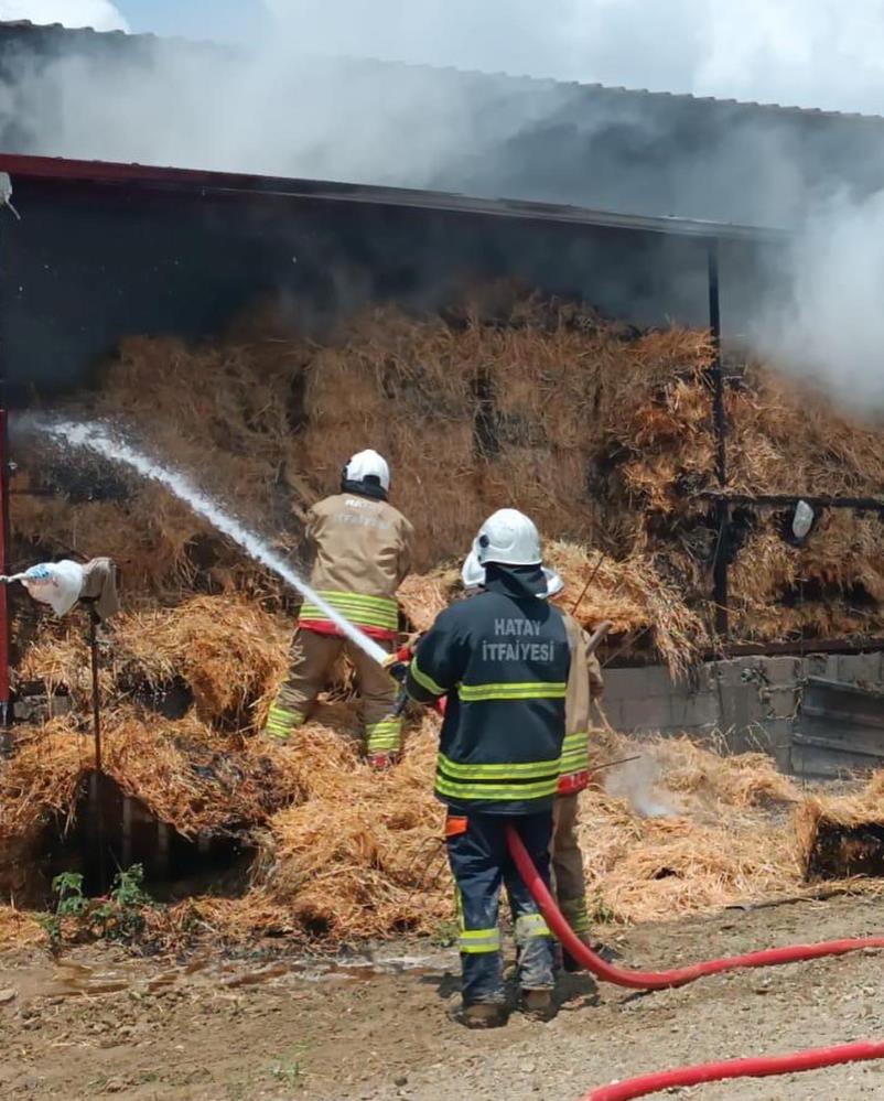 Hatay’ın Antakya ilçesine bağlı Büyükdalyan Mahallesi’nde bir çiftlikte samanlıkta yangın
