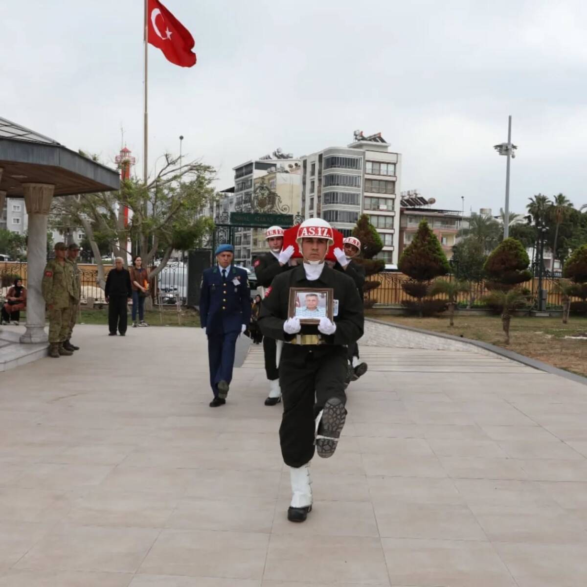 Hatay’ın İskenderun ilçesinde, hayatını kaybeden Emekli Deniz Yarbay Yavuz Ünlü,