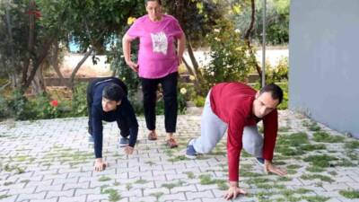 Hataylı anne Edibe Koçak, akraba evliliğinden dolayı engelli doğan çocuklarına