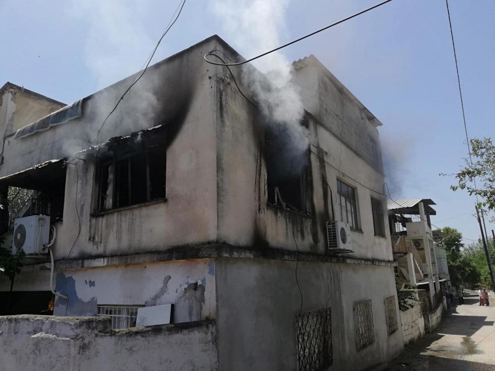 Hatay’ın Dörtyol ilçesi Ocaklı Mahallesi’nde bulunan bir müstakil ev, çıkan