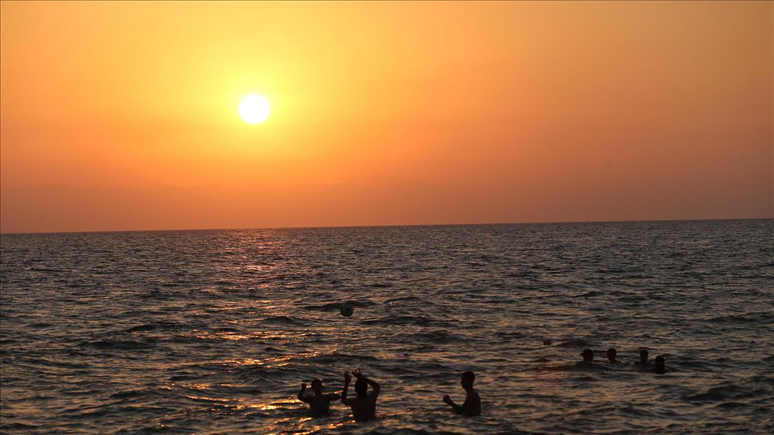 Hatay’da etkisini artıran sıcak hava dalgası, hafta sonu boyunca vatandaşları