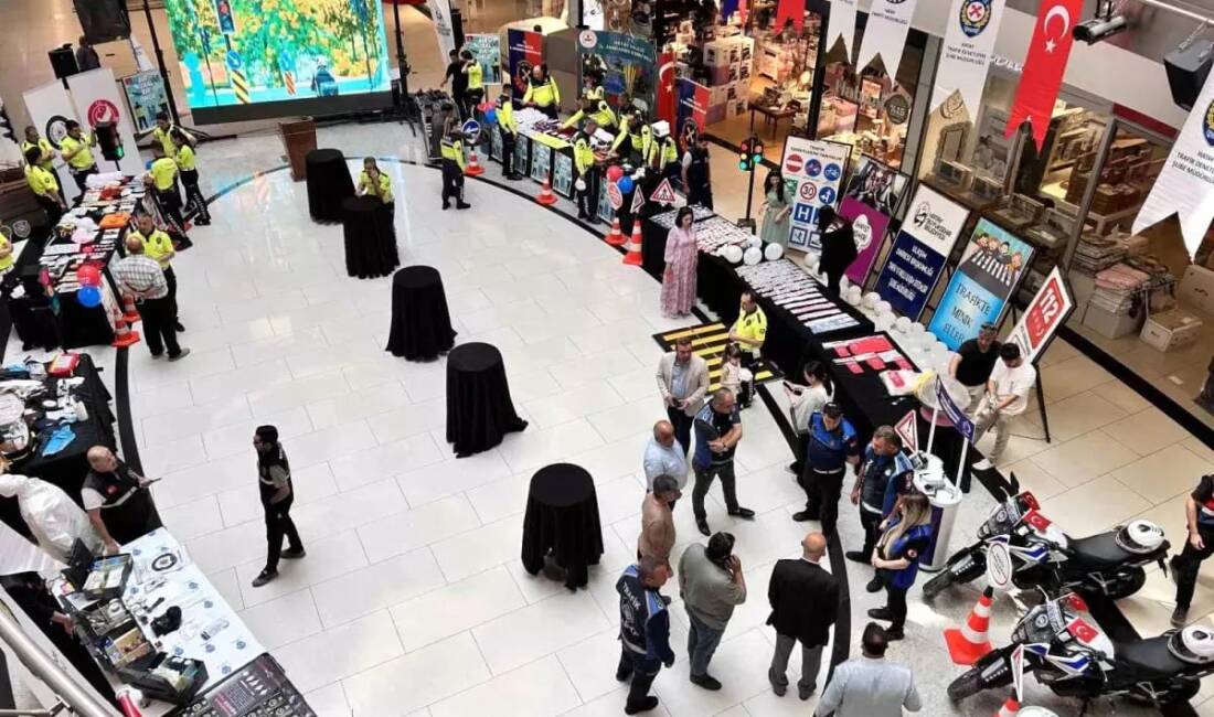 Hatay’ın İskenderun ilçesindeki bir alışveriş merkezinde düzenlenen Karayolu Güvenliği ve