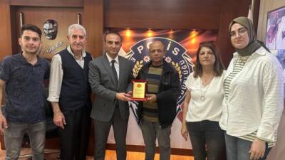 İskenderun İşitme Engelliler Derneği Başkanı Mehmet Çörtük ve yönetim kurulu
