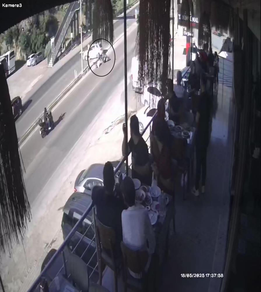 Hatay'ın Belen ilçesinde sık sık kazaların yaşandığı kavşakta bir motosiklet