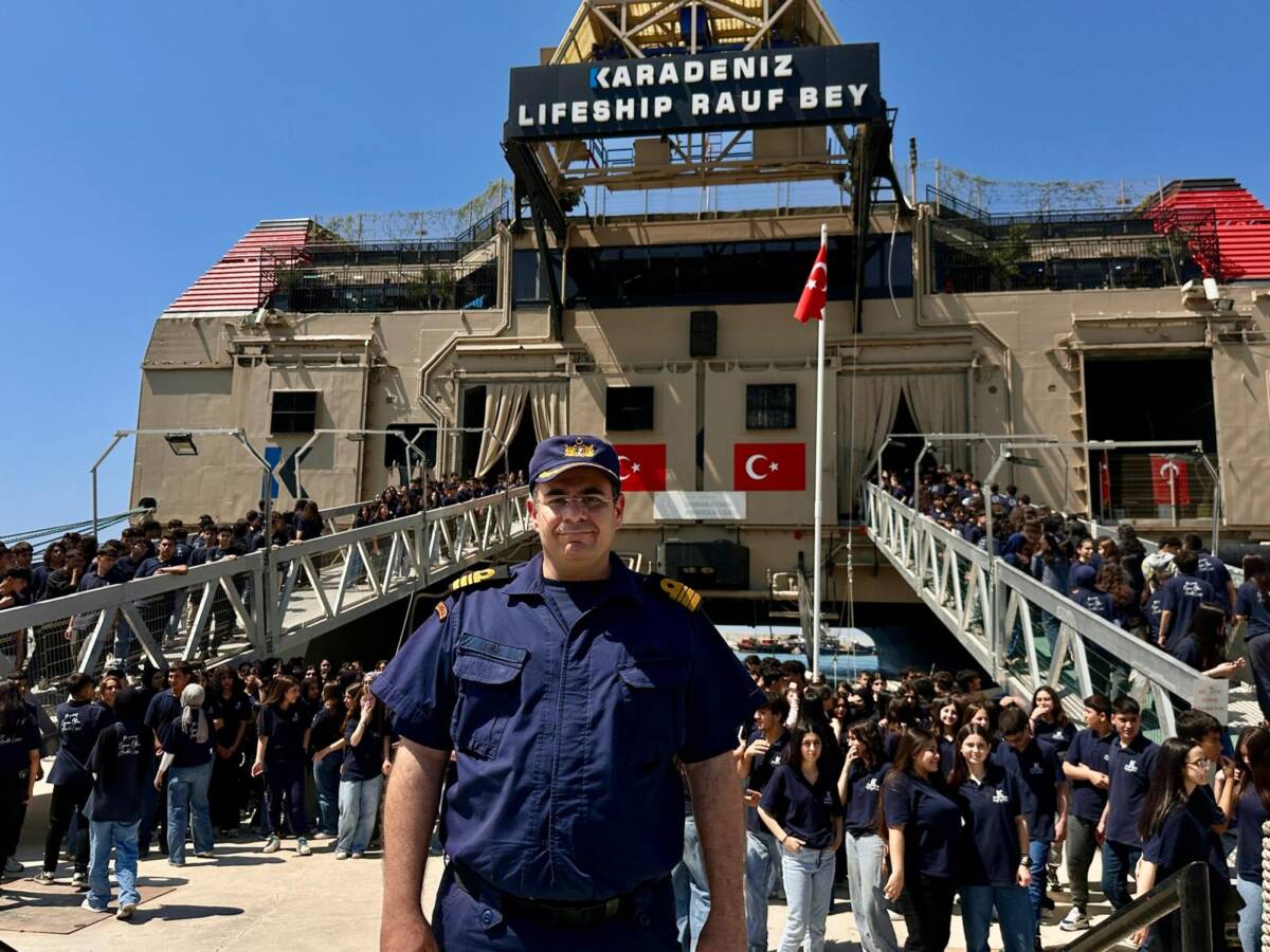 Deprem sonrası eğitime gemide devam eden Osman Ötken Anadolu Lisesi’nin