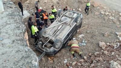 Antakya çevreyolu Kuzeytepe Mahallesi’nde meydana gelen trafik kazasında, yol çalışmalarının