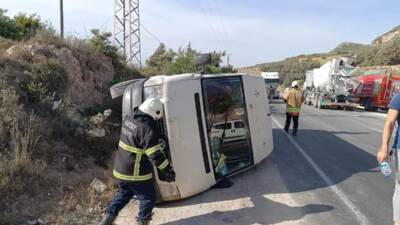 Hatay’ın Antakya – Altınözü yolunda meydana gelen minibüs kazasında 3