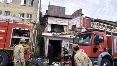 Hatay’ın Dörtyol ilçesinde bir motosiklet tamir atölyesinde çıkan yangın, itfaiye