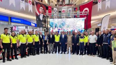 İskenderun’da Karayolu Trafik Güvenliği Günü ve Trafik Haftası kapsamında düzenlenen
