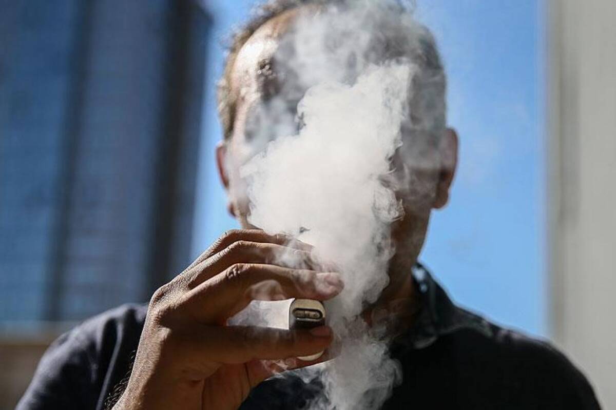 Dünya Sağlık Örgütü'nün dikkat çeken raporu, elektronik sigara kullanımının özellikle